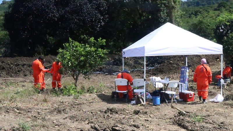 Derrame de hidrocarburo en río Pantepec | Personal de Pemex
